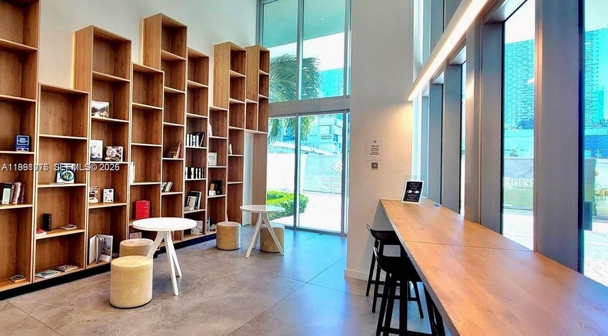 350 S Miami Ave # 1205, Miami FL 33130 — 33