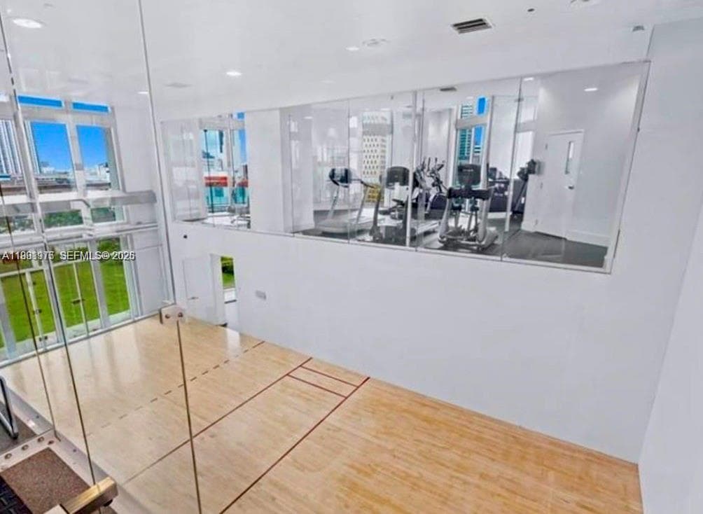 350 S Miami Ave # 1205, Miami FL 33130 — 35