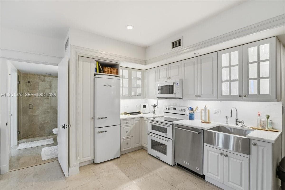 350 S Miami Ave # 1205, Miami FL 33130 — 8