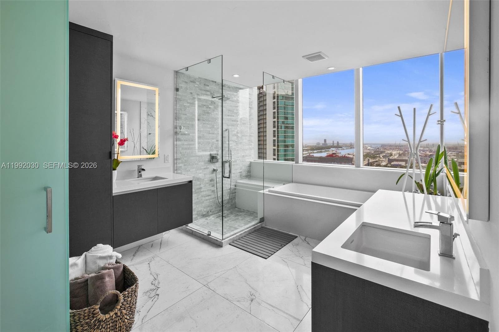 851 NE 1st Ave # 3211, Miami FL 33132 — 12