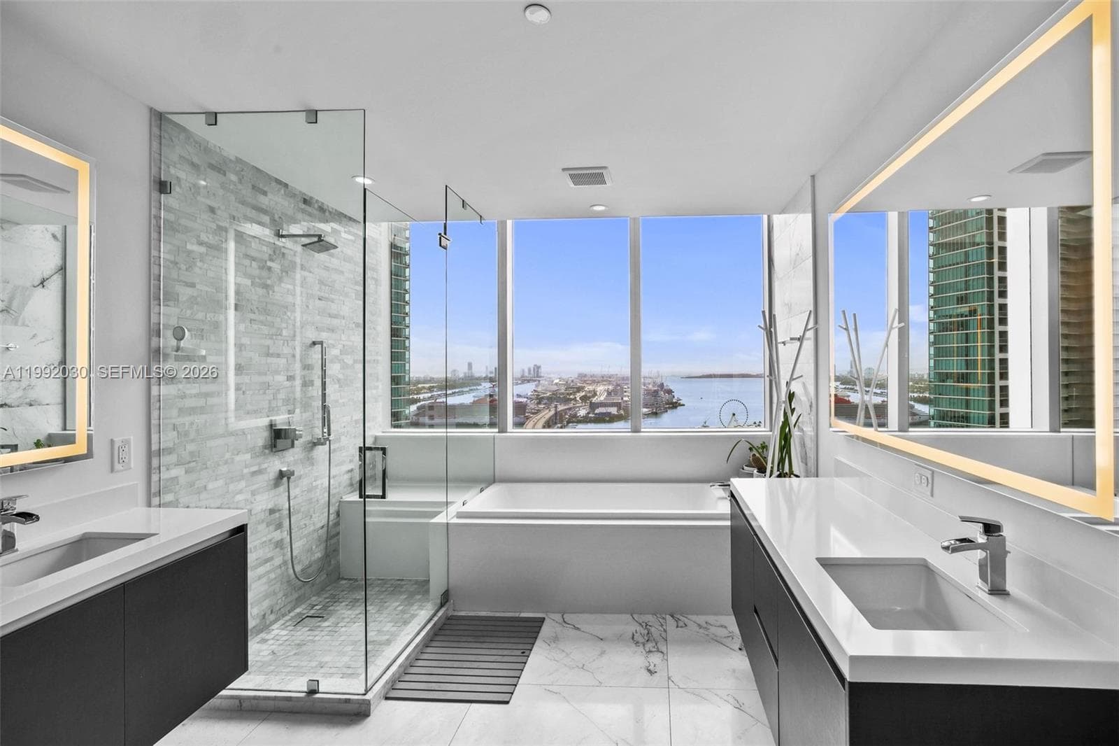 851 NE 1st Ave # 3211, Miami FL 33132 — 32