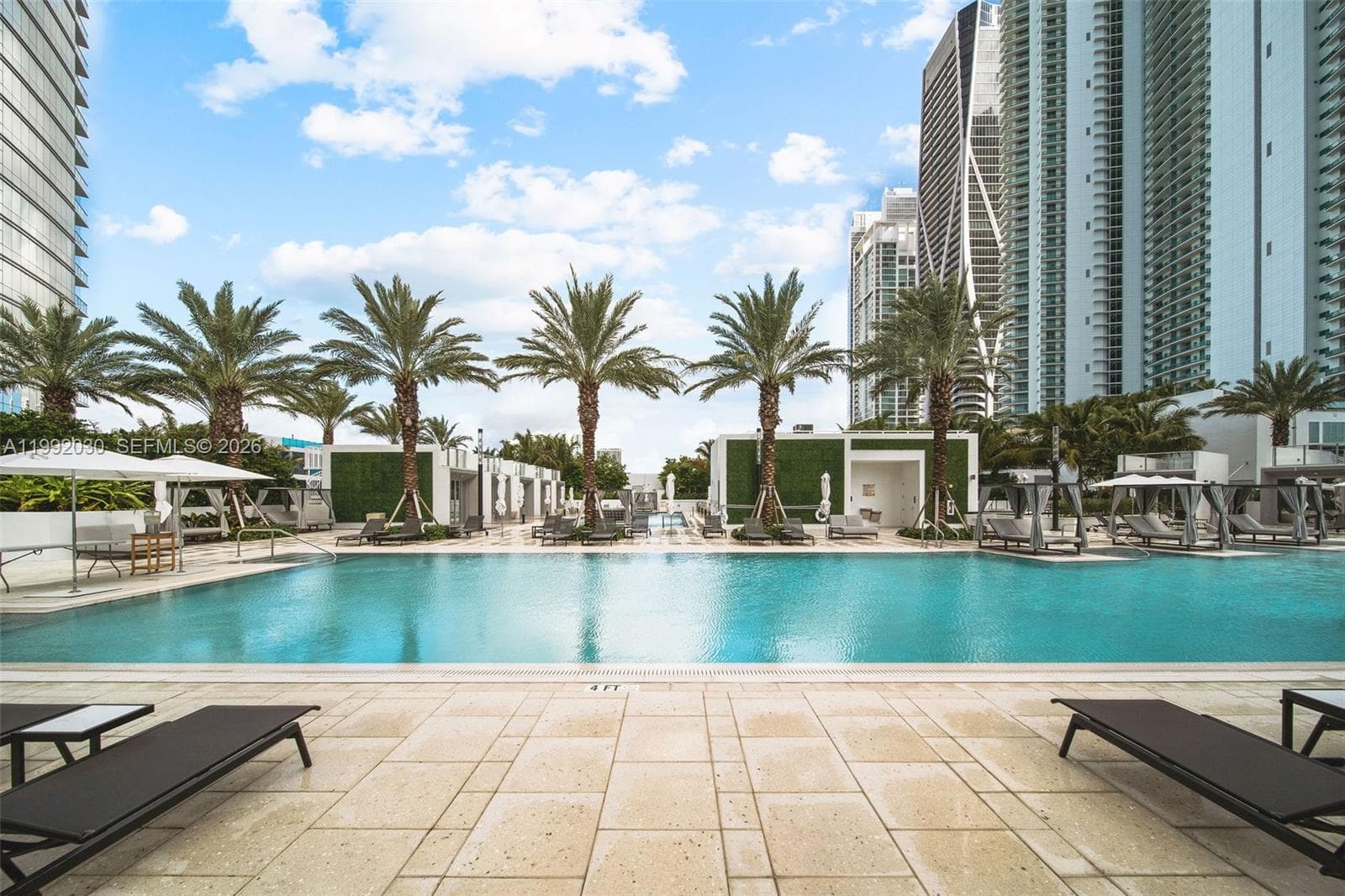 851 NE 1st Ave # 3211, Miami FL 33132 — 61