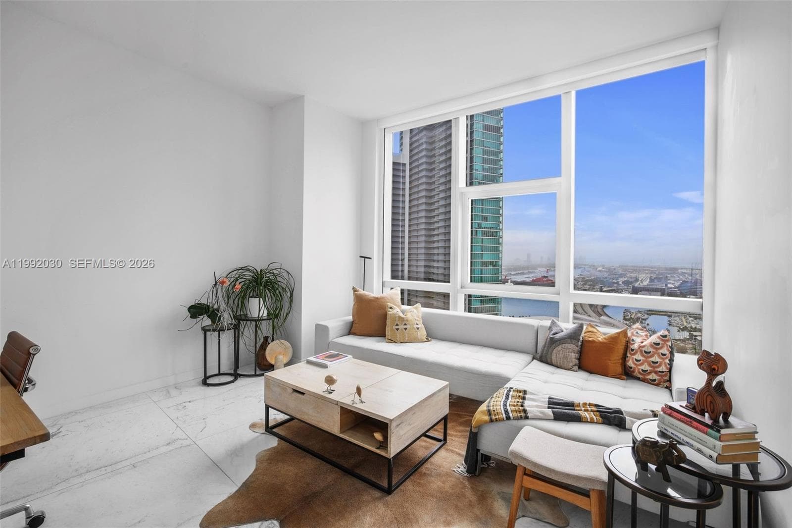 851 NE 1st Ave # 3211, Miami FL 33132 — 19