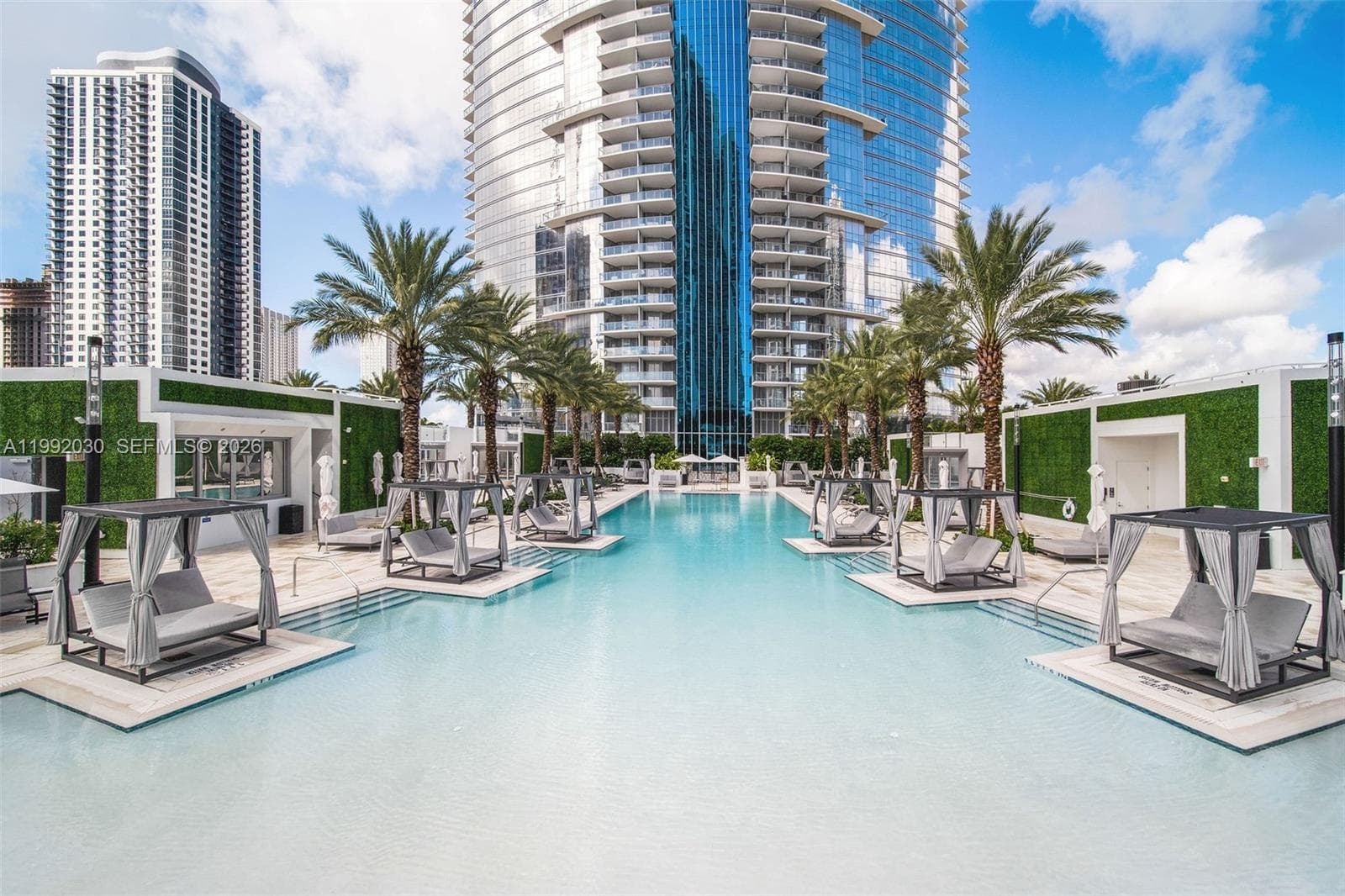 851 NE 1st Ave # 3211, Miami FL 33132 — 68