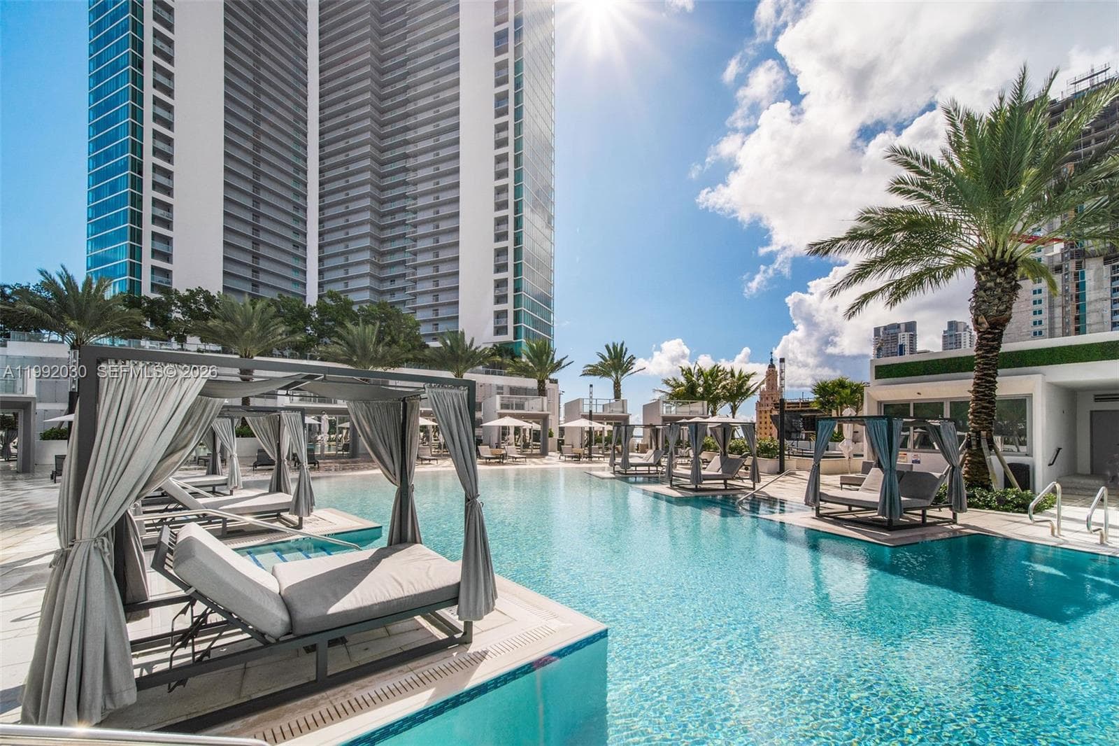 851 NE 1st Ave # 3211, Miami FL 33132 — 64