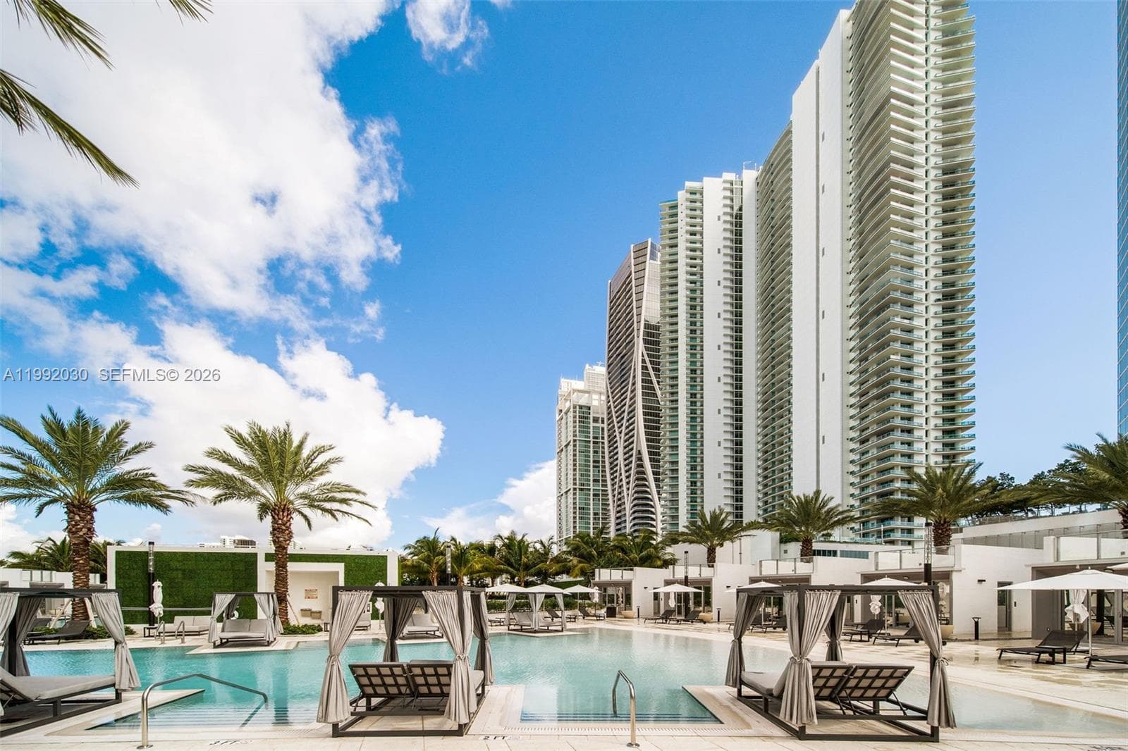 851 NE 1st Ave # 3211, Miami FL 33132 — 60