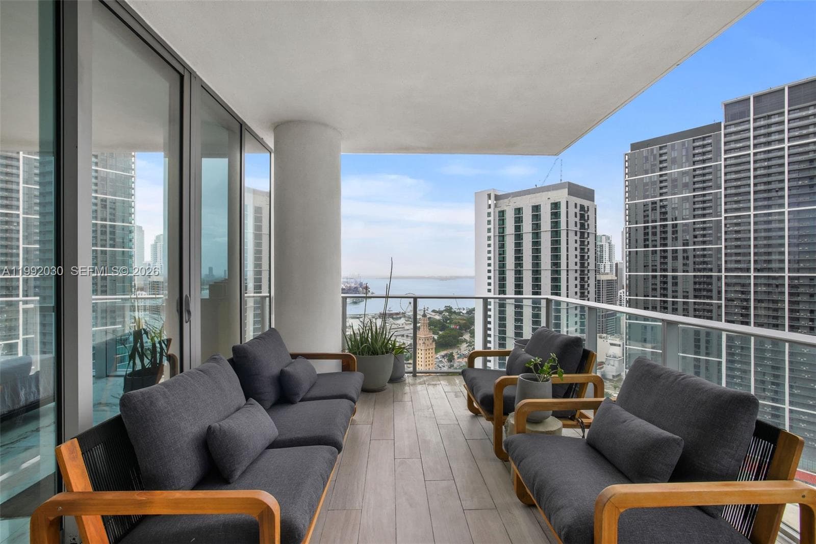 851 NE 1st Ave # 3211, Miami FL 33132 — 8