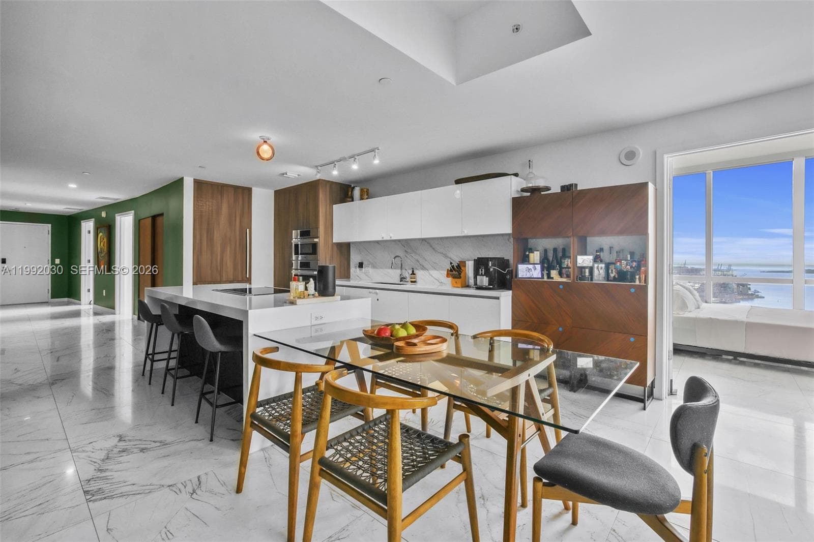 851 NE 1st Ave # 3211, Miami FL 33132 — 25