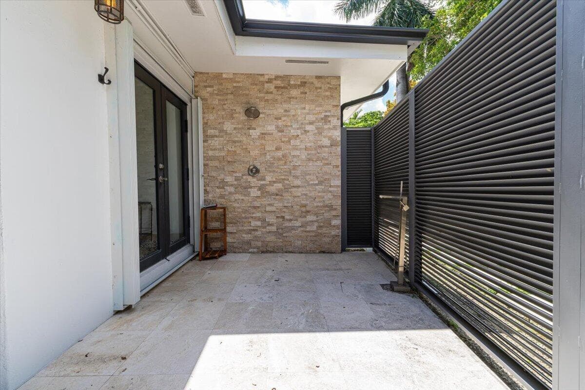 20100 NE 20th Court # 0, Miami FL 33179 — 25