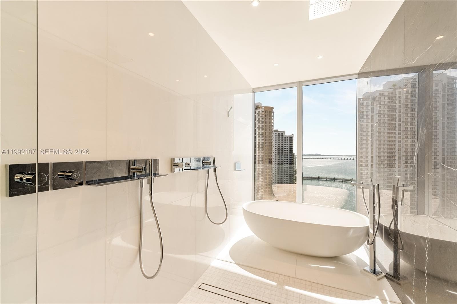 300 Biscayne Boulevard Way # 2103C, Miami FL 33131 — 23