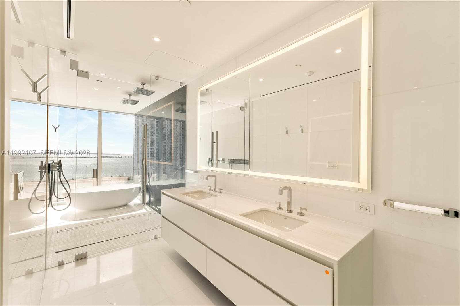 300 Biscayne Boulevard Way # 2103C, Miami FL 33131 — 24