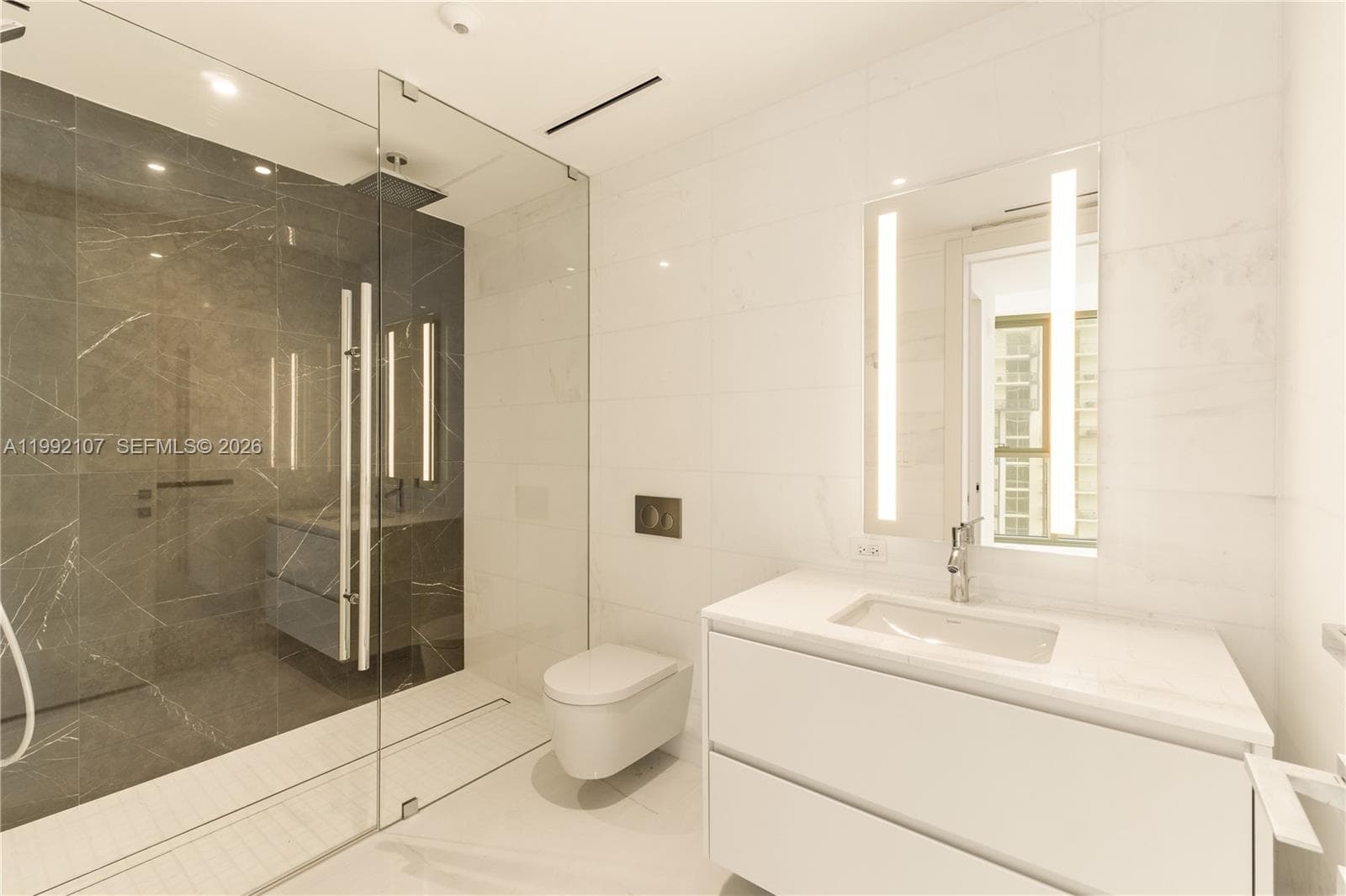 300 Biscayne Boulevard Way # 2103C, Miami FL 33131 — 30