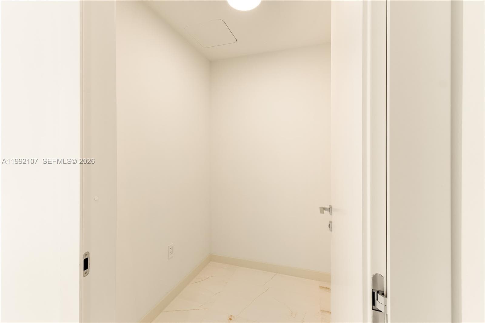 300 Biscayne Boulevard Way # 2103C, Miami FL 33131 — 33