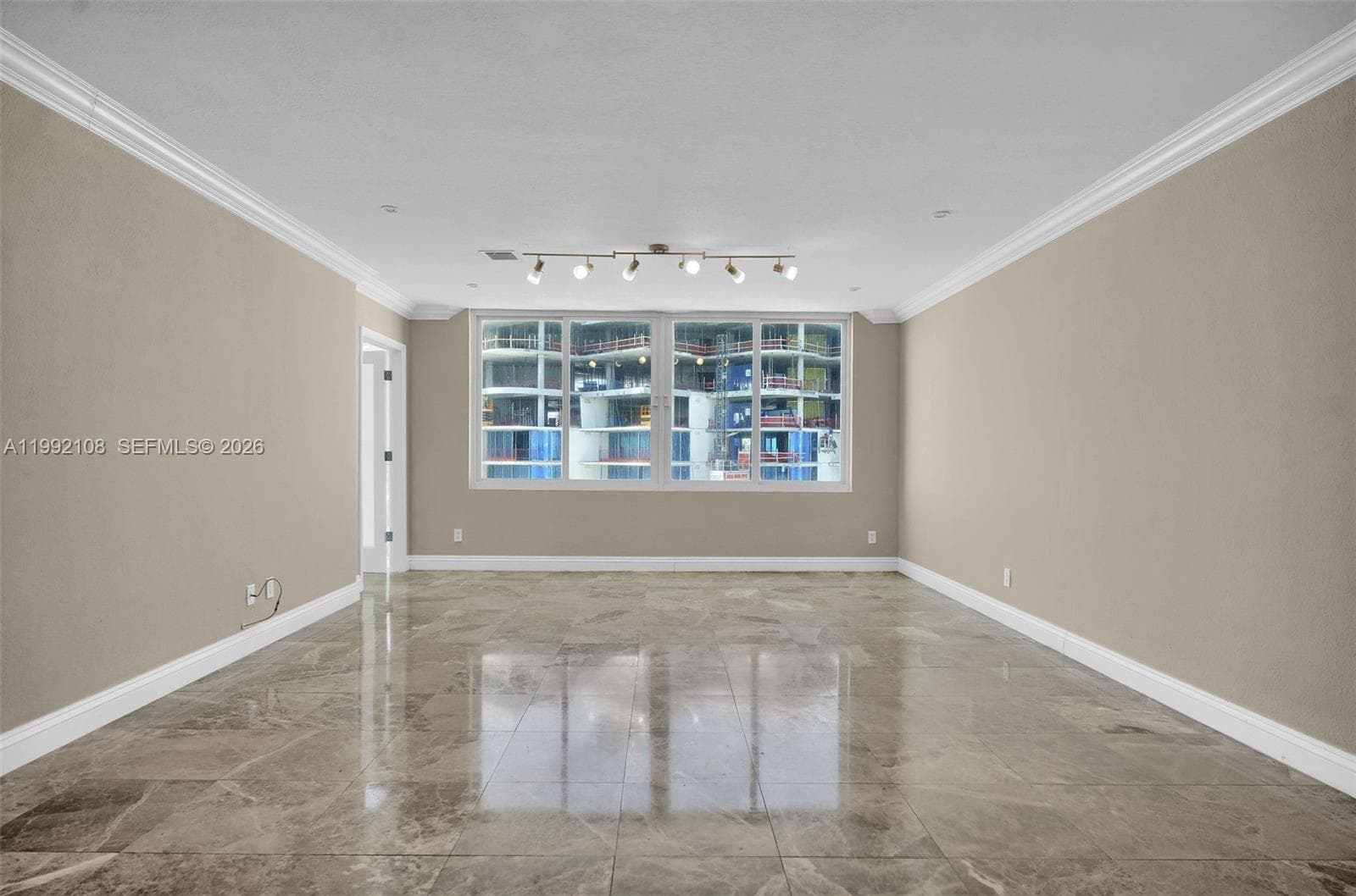 5401 Collins Ave # 1514, Miami Beach FL 33140 — 26