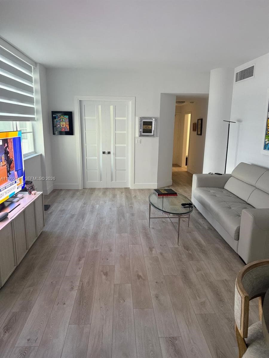 5005 Collins Ave # 1525, Miami Beach FL 33140 — 6