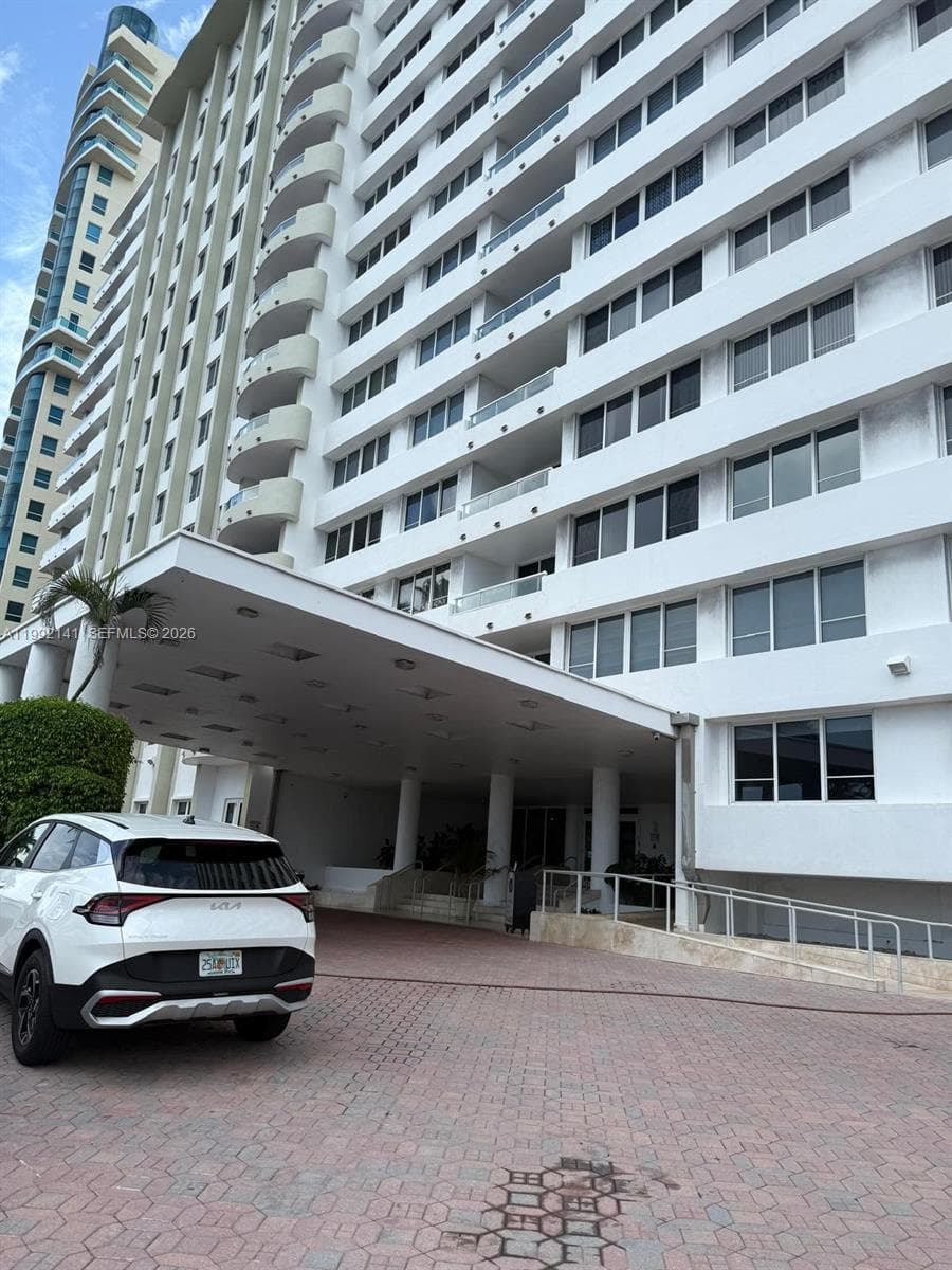 5005 Collins Ave # 1525, Miami Beach FL 33140 — 24