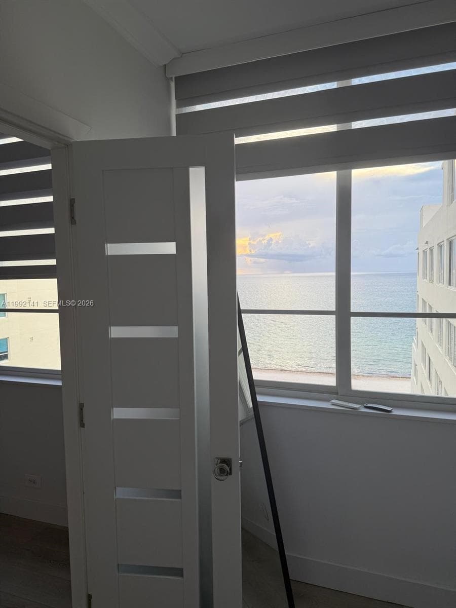5005 Collins Ave # 1525, Miami Beach FL 33140 — 15