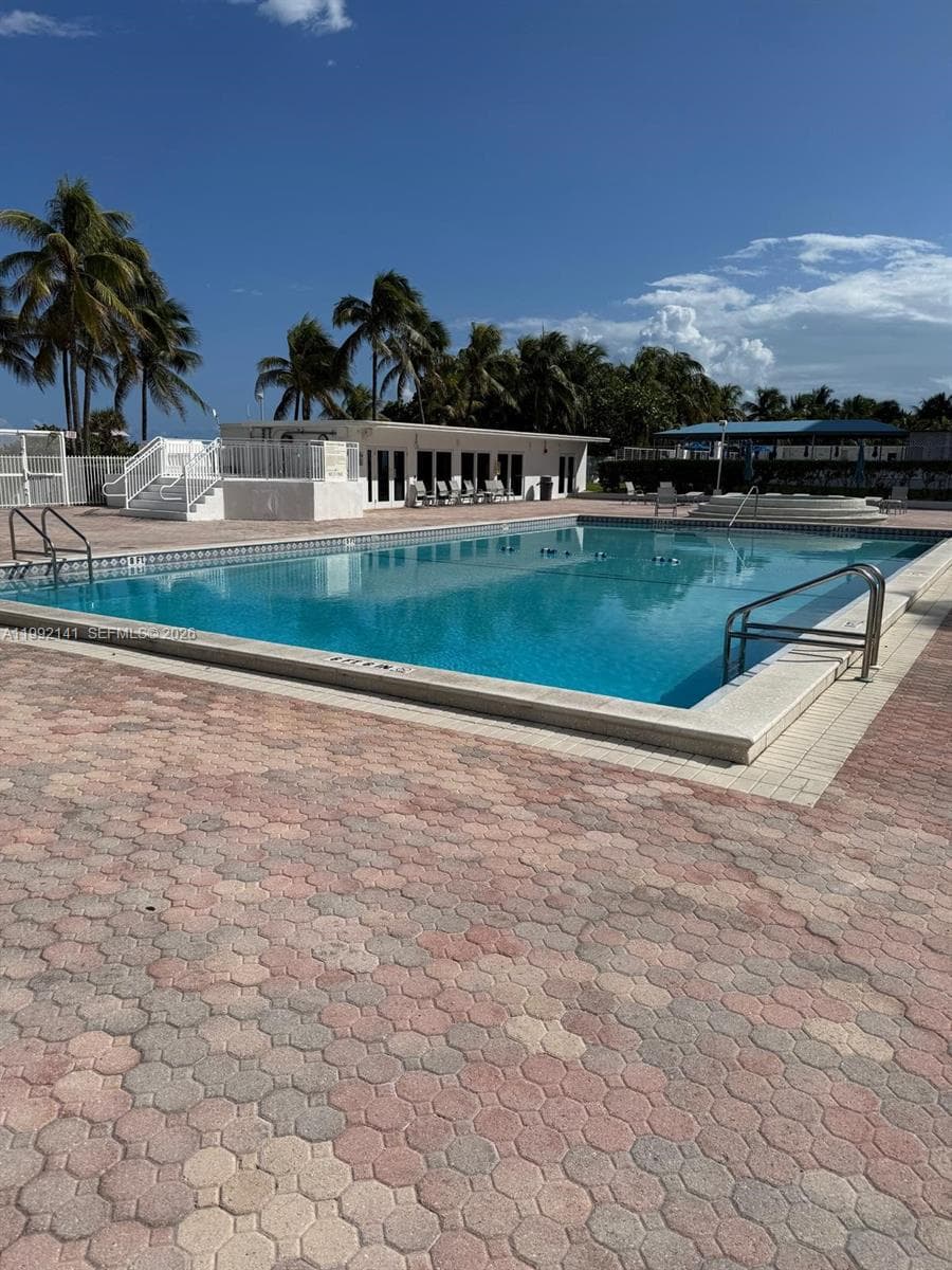 5005 Collins Ave # 1525, Miami Beach FL 33140 — 25