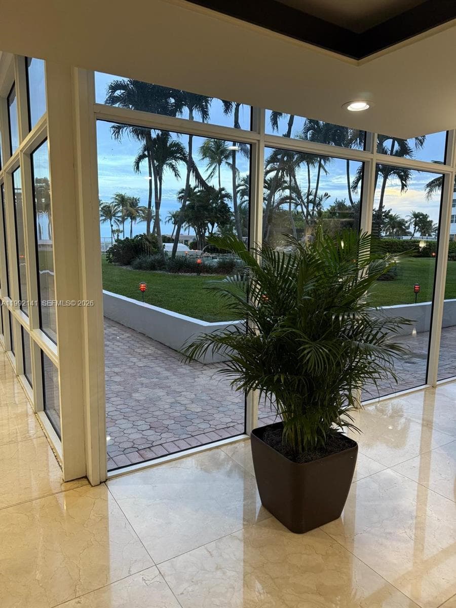 5005 Collins Ave # 1525, Miami Beach FL 33140 — 21