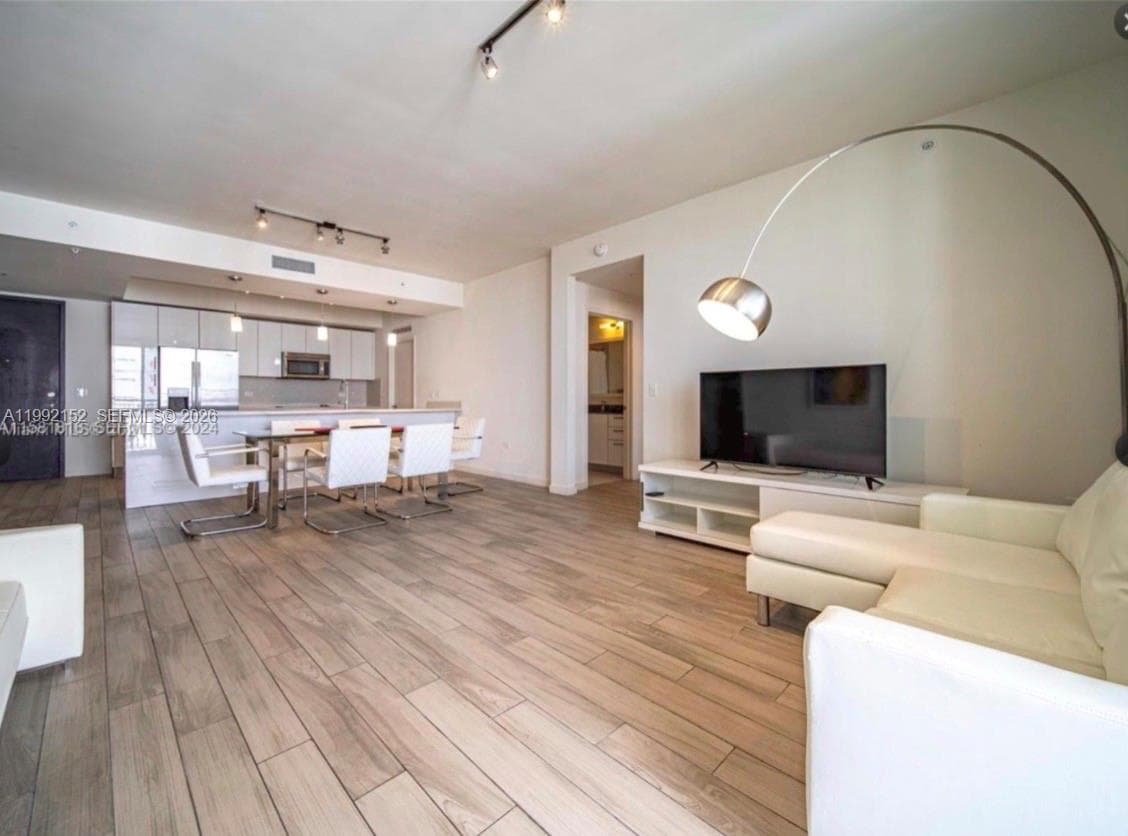 999 SW 1st Ave # 2105, Miami FL 33130 — 2