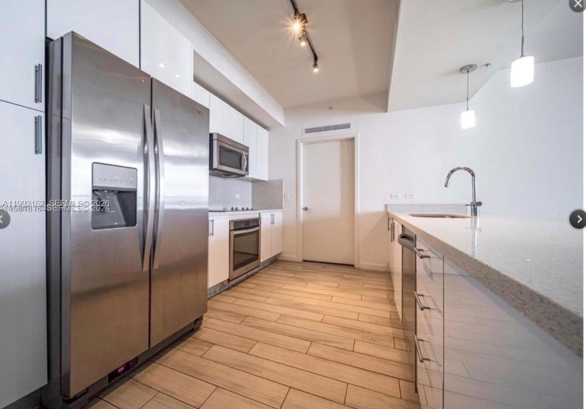 999 SW 1st Ave # 2105, Miami FL 33130 — 3