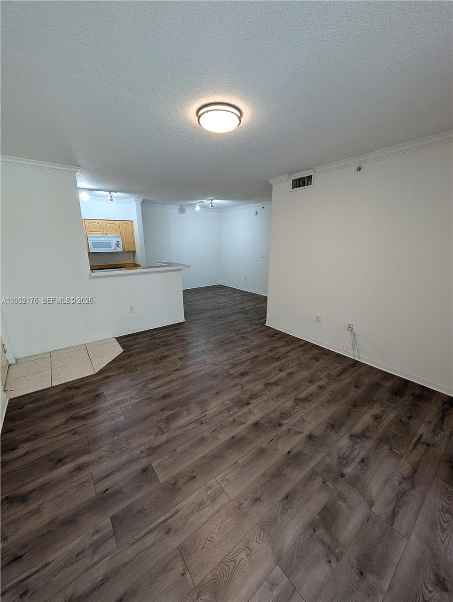 6831 SW 44th St # 203, Miami FL 33155 — 2