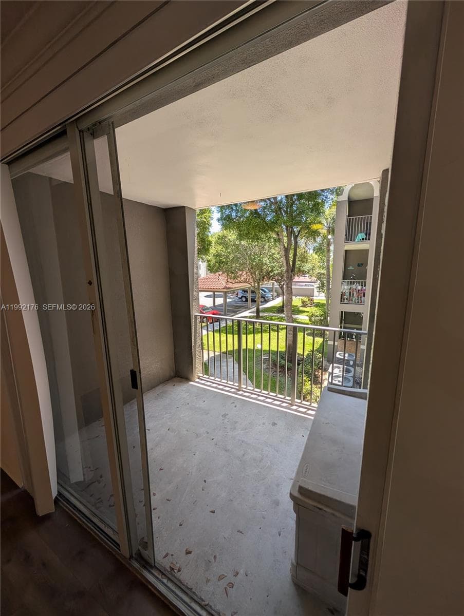 6831 SW 44th St # 203, Miami FL 33155 — 16