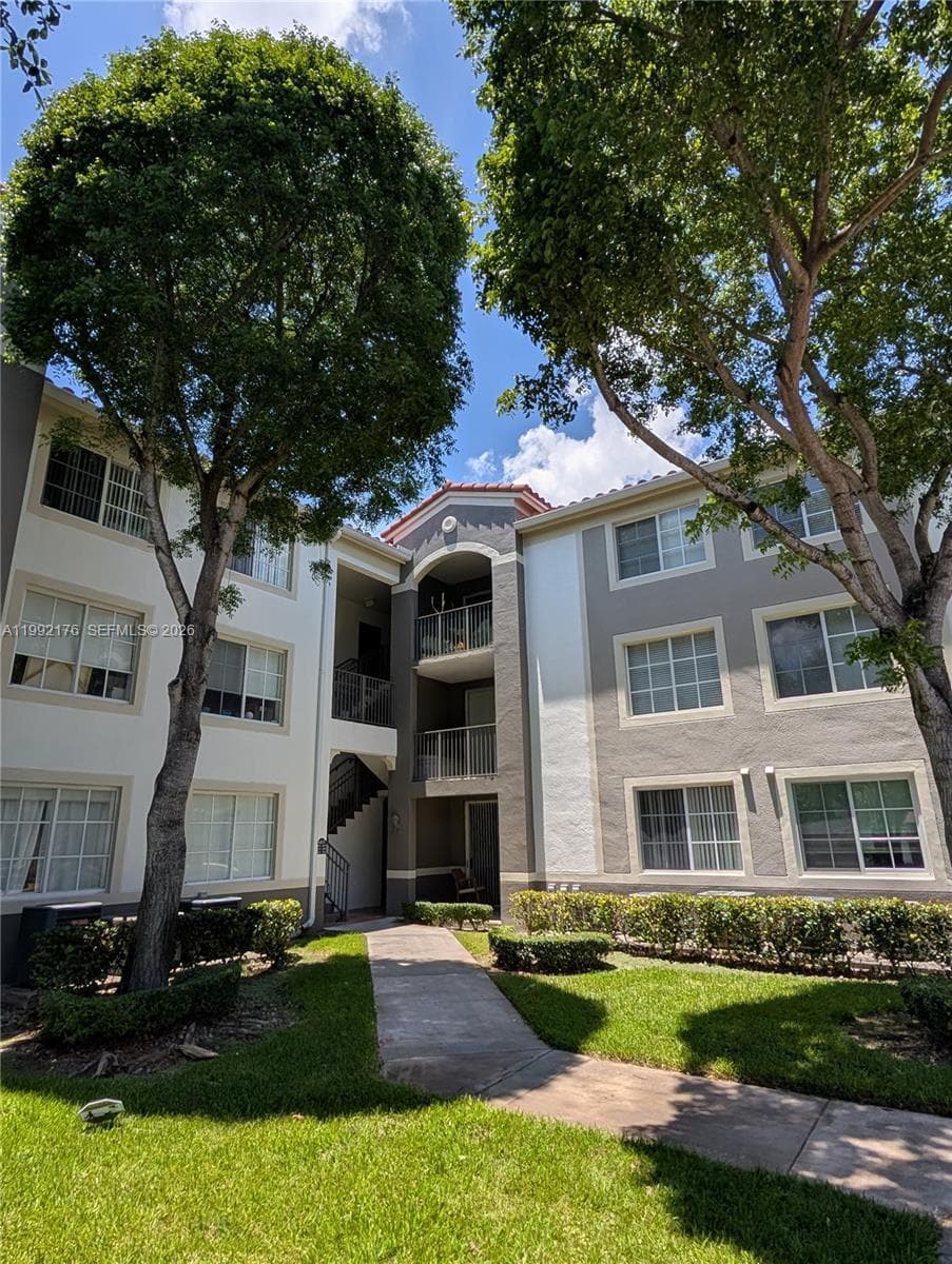 6831 SW 44th St # 203, Miami FL 33155 — 1