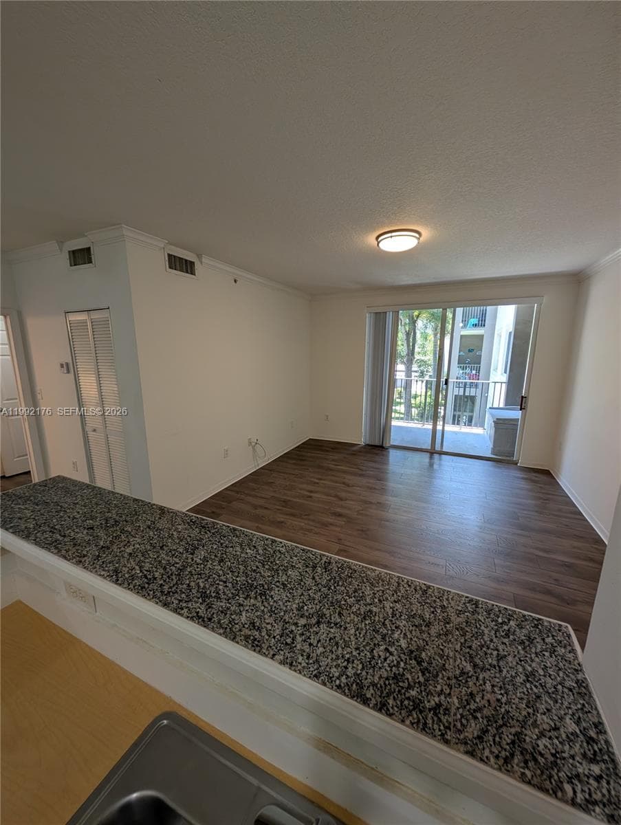 6831 SW 44th St # 203, Miami FL 33155 — 5