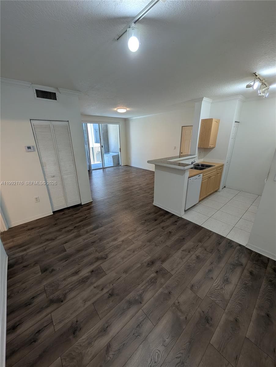 6831 SW 44th St # 203, Miami FL 33155 — 4