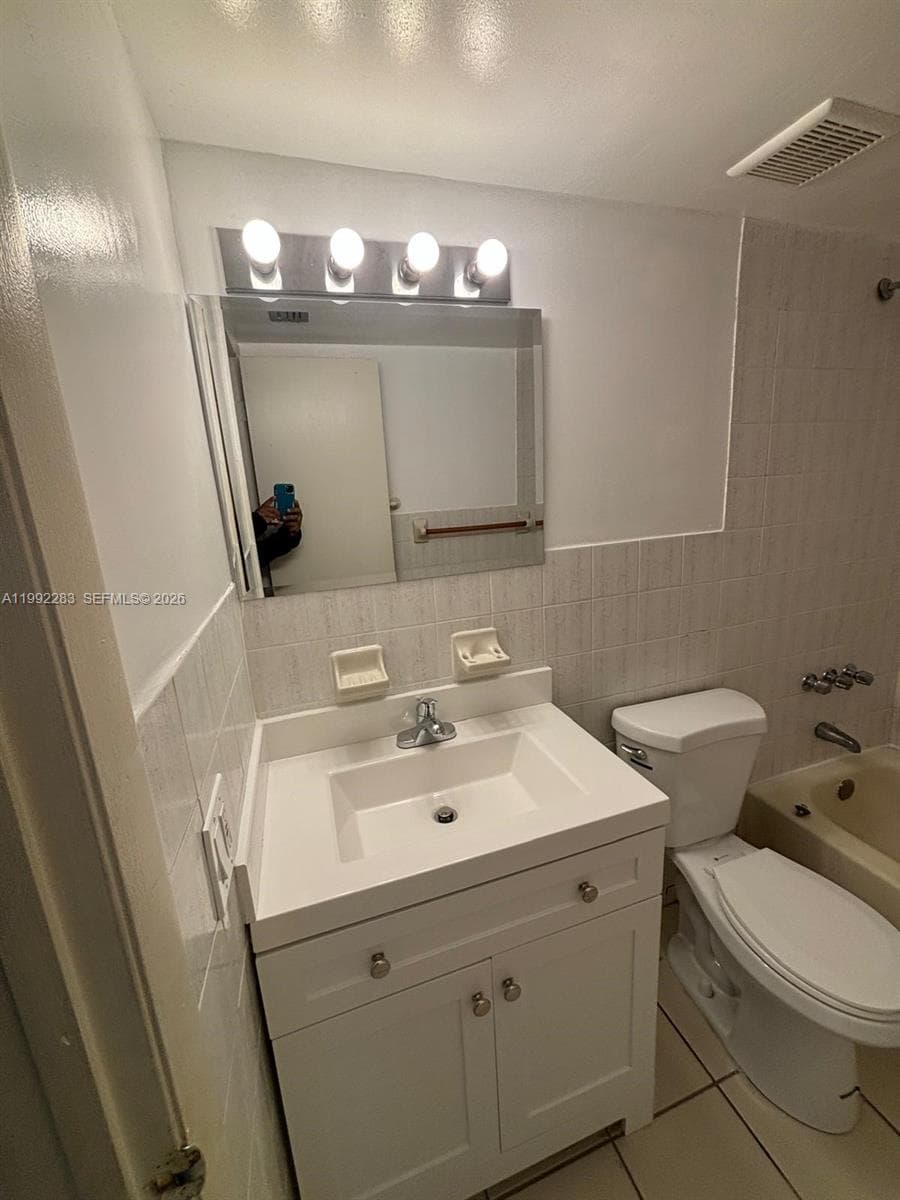 2046 W Flagler St # 205, Miami FL 33135 — 6