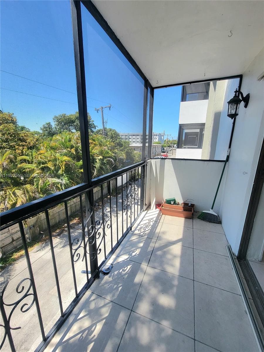 1230 NE 139th St # 304, North Miami FL 33161 — 18