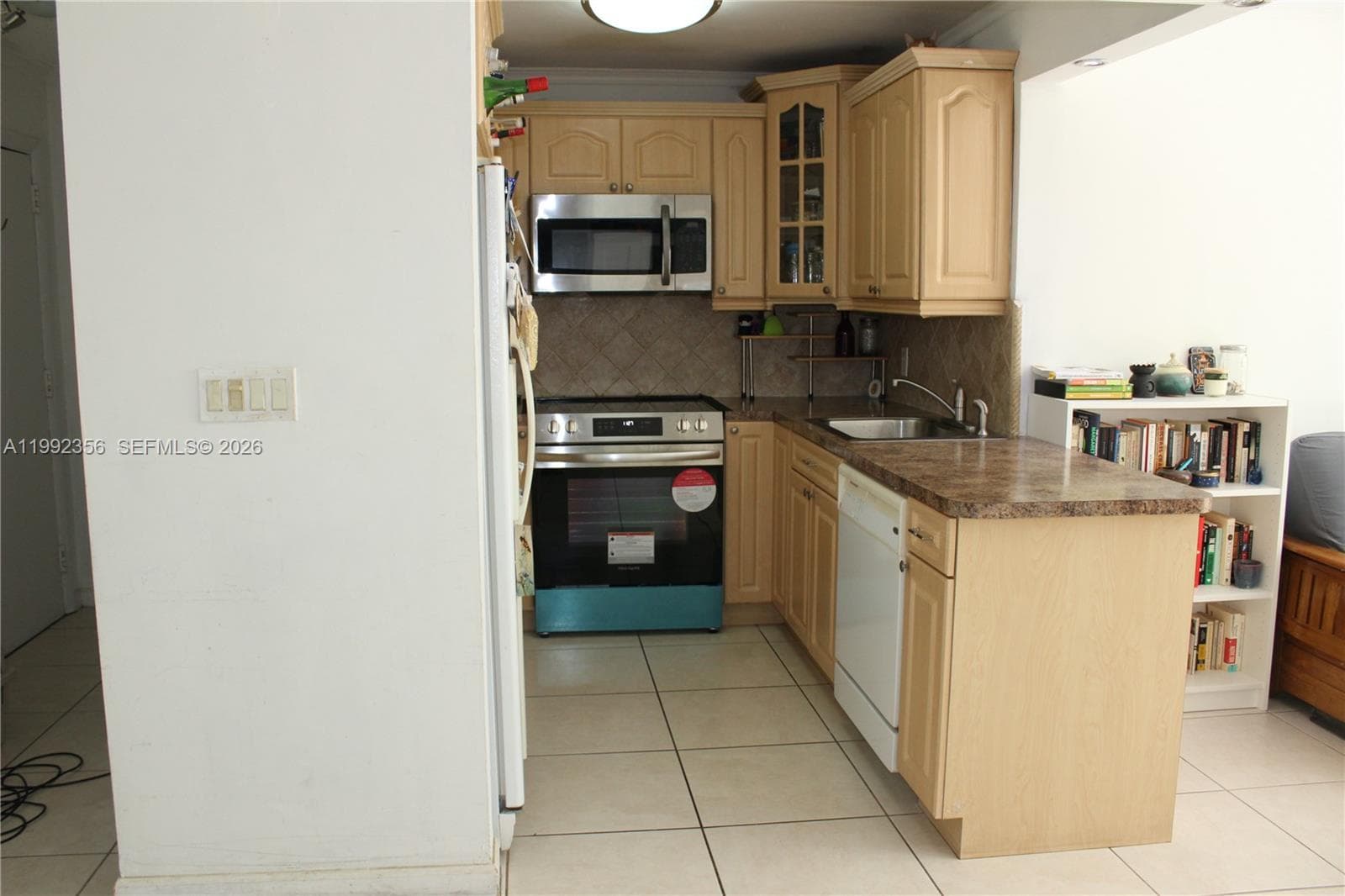 1230 NE 139th St # 304, North Miami FL 33161 — 11