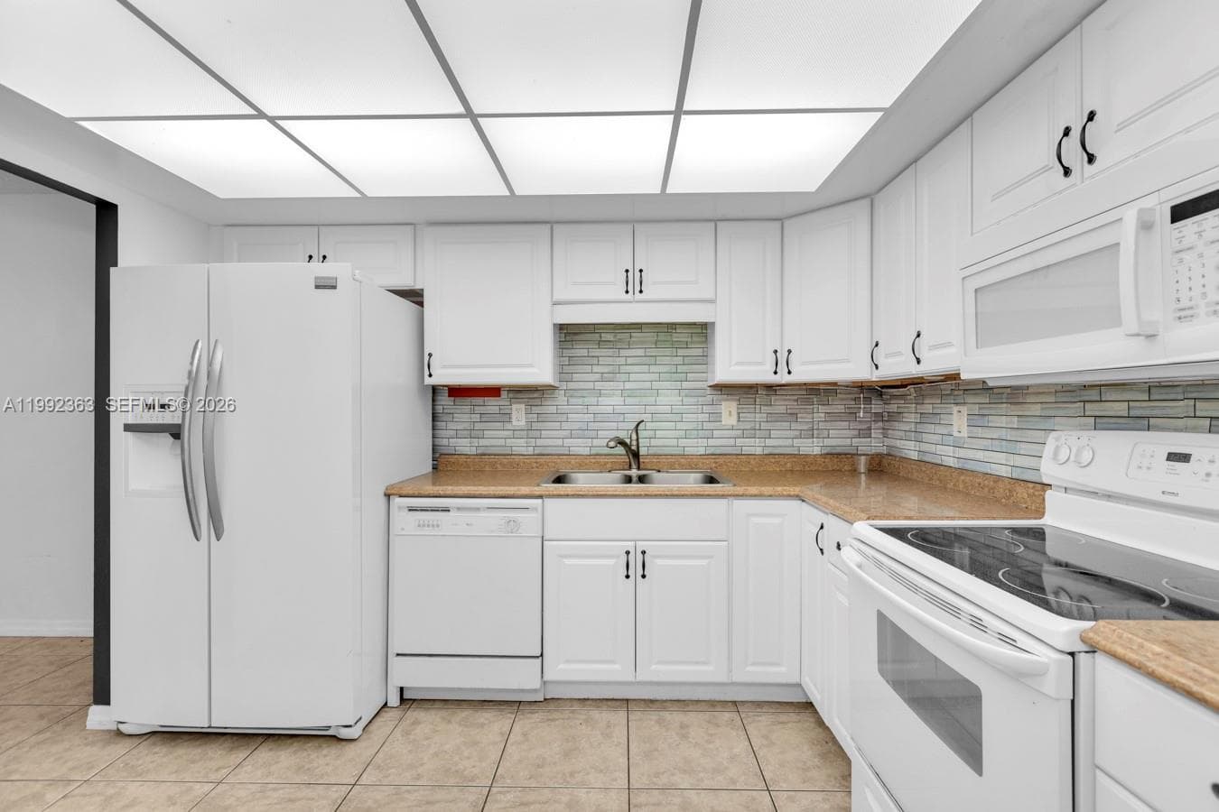 18011 Biscayne Blvd # 903, Aventura FL 33160 — 3