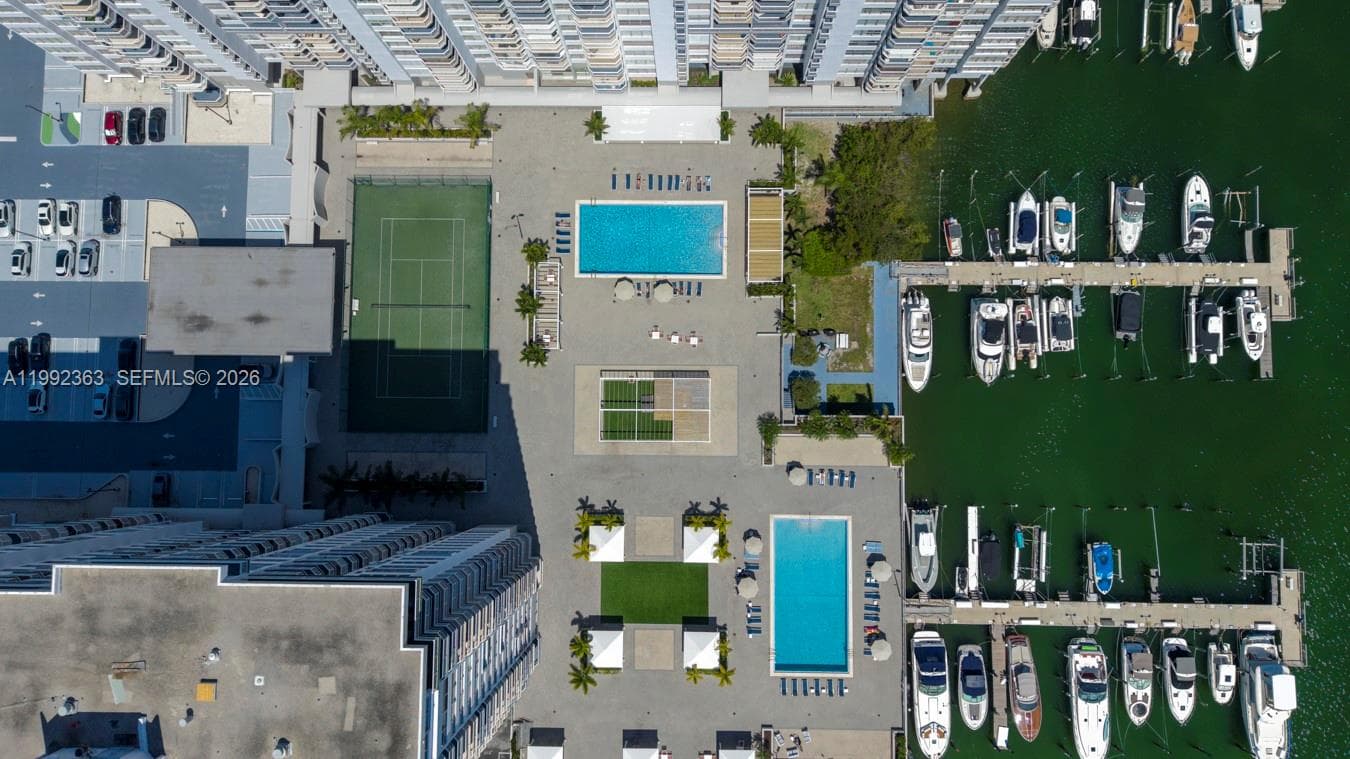 18011 Biscayne Blvd # 903, Aventura FL 33160 — 19