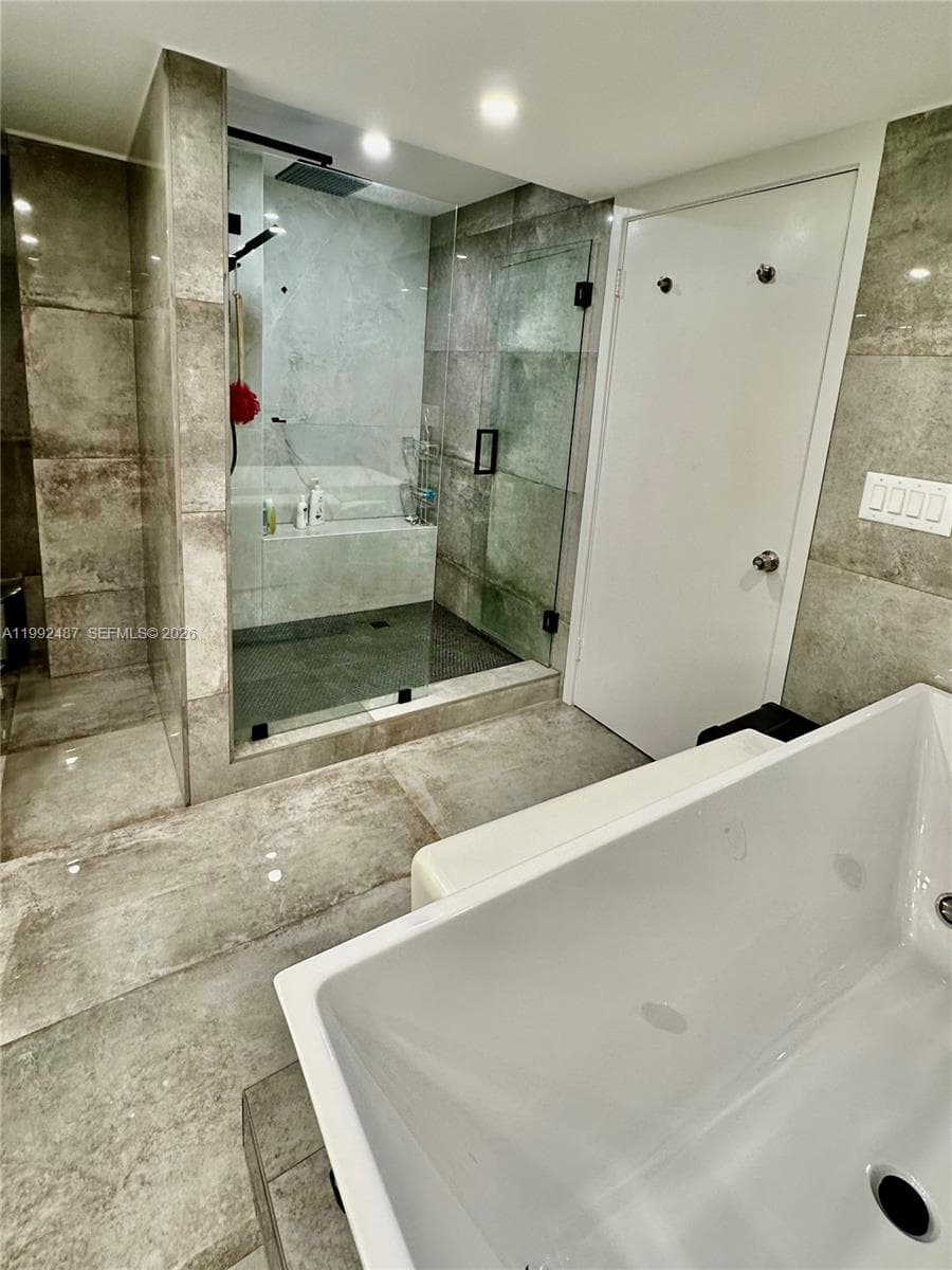 19667 Turnberry Way # 22E, Aventura FL 33180 — 12