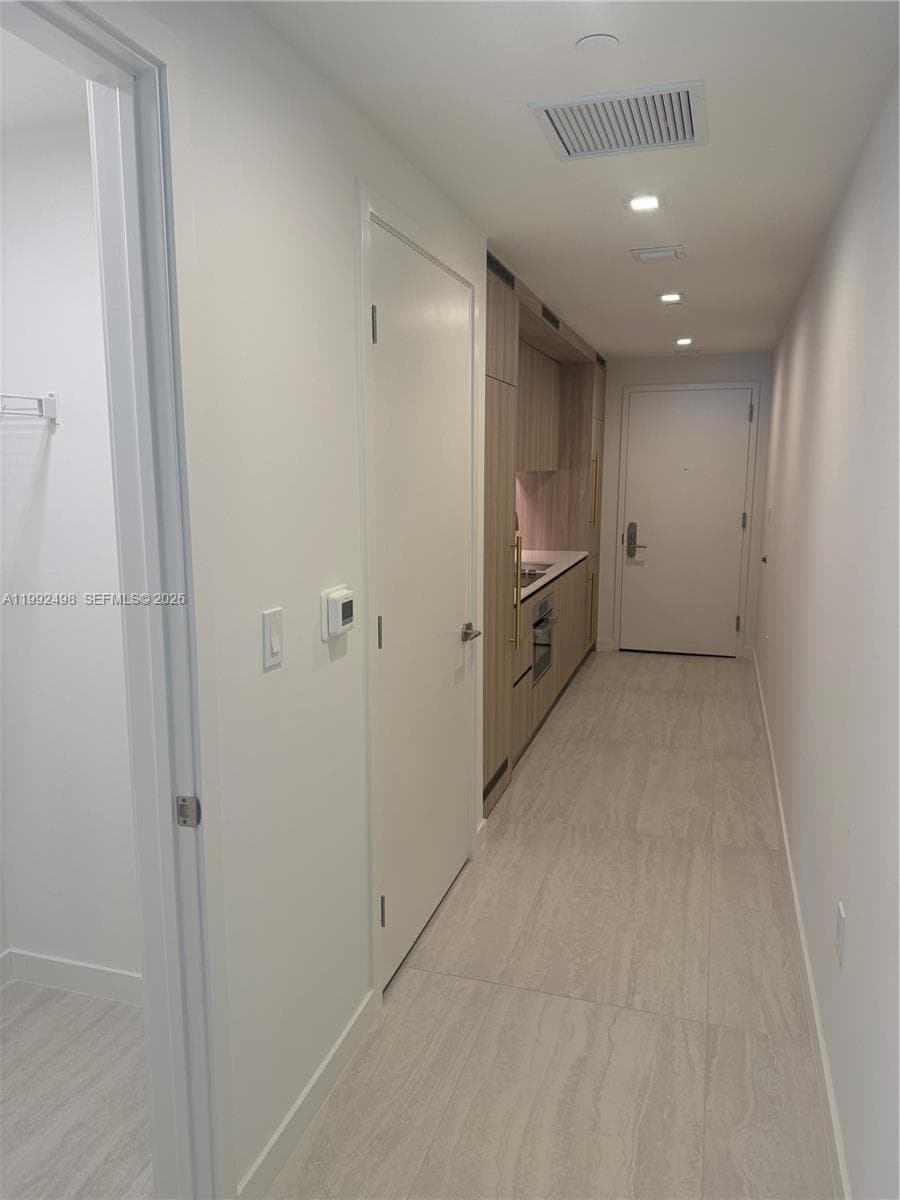 77 SE 5th St # 2204, Miami FL 33131 — 27