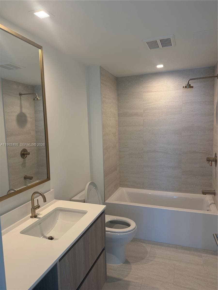 77 SE 5th St # 2204, Miami FL 33131 — 28