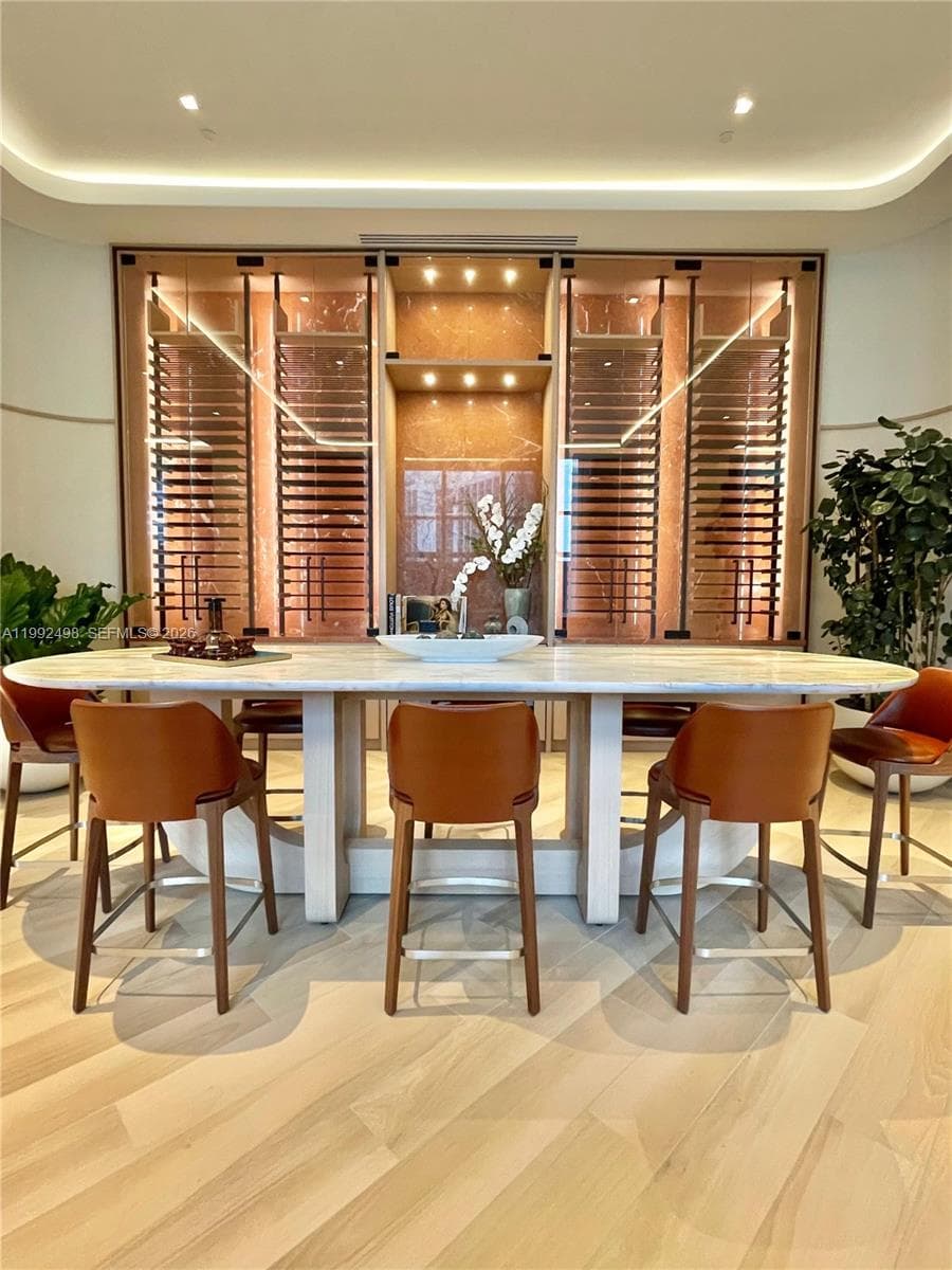 77 SE 5th St # 2204, Miami FL 33131 — 20