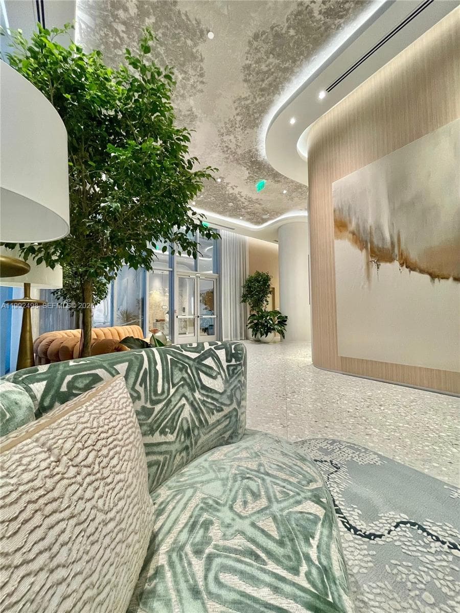 77 SE 5th St # 2204, Miami FL 33131 — 14