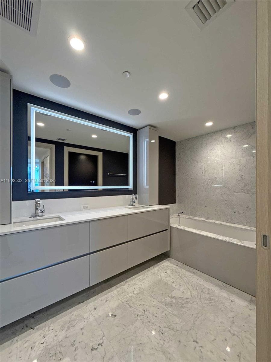 1000 Brickell Plz # 3702, Miami FL 33131 — 41