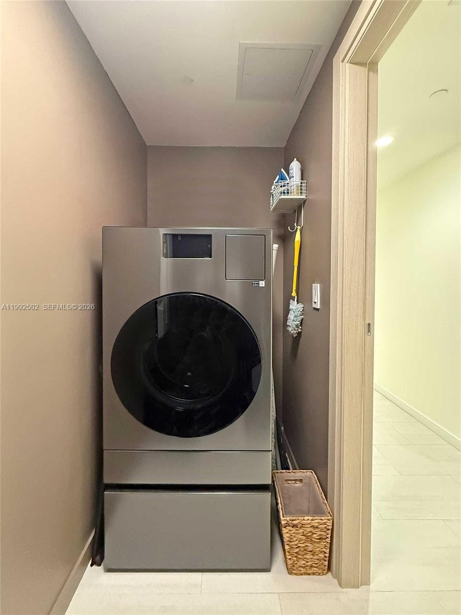 1000 Brickell Plz # 3702, Miami FL 33131 — 45