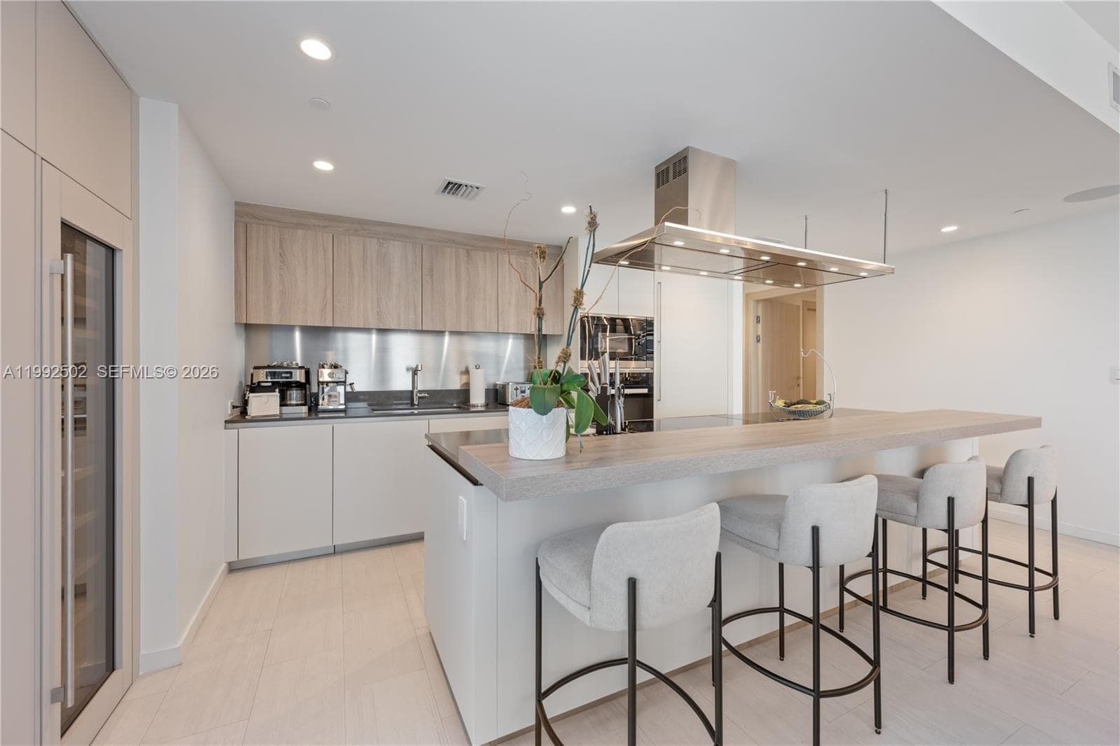 1000 Brickell Plz # 3702, Miami FL 33131 — 29