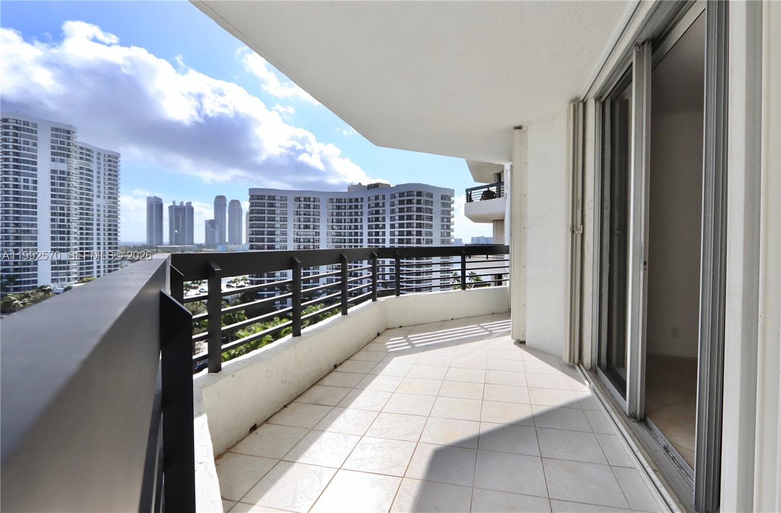 3500 Mystic Pointe Dr # 1207, Aventura FL 33180 — 33