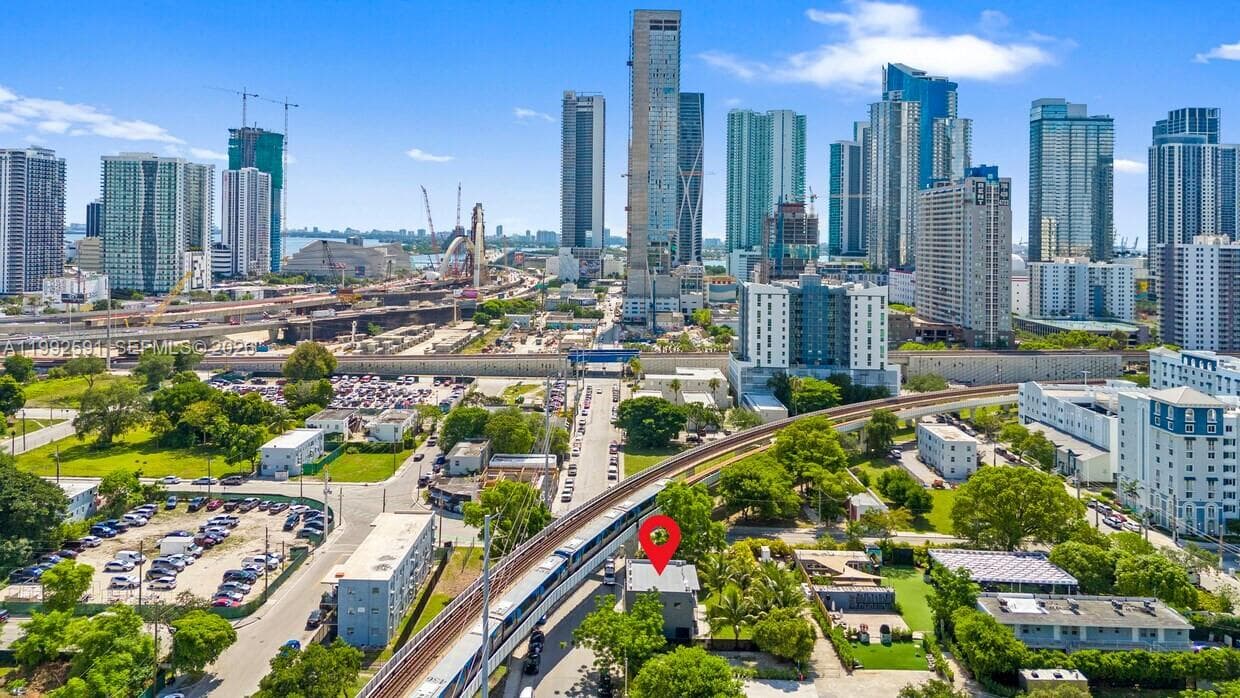 212 NW 11th St, Miami FL 33136 — 6