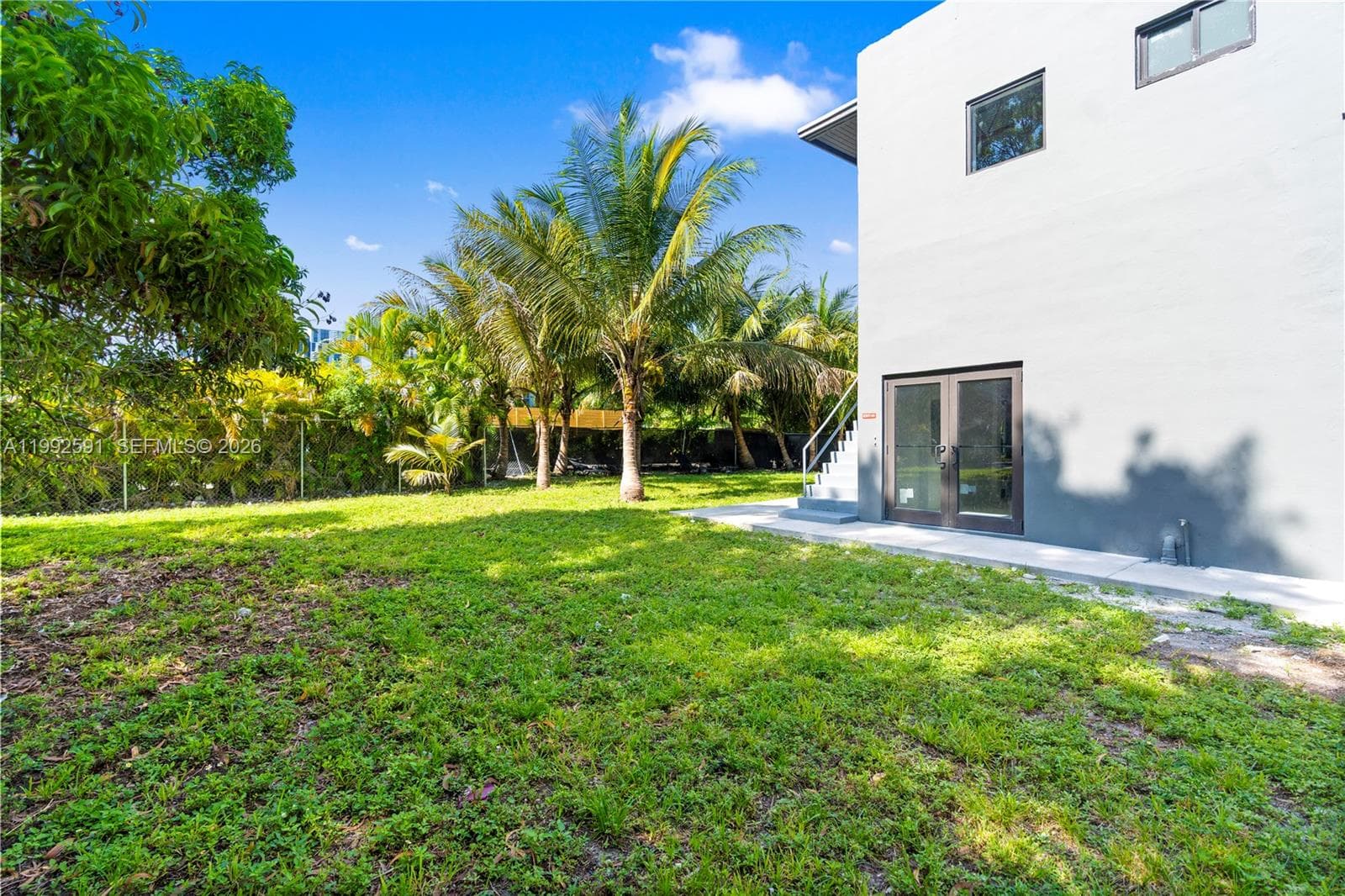 212 NW 11th St, Miami FL 33136 — 16