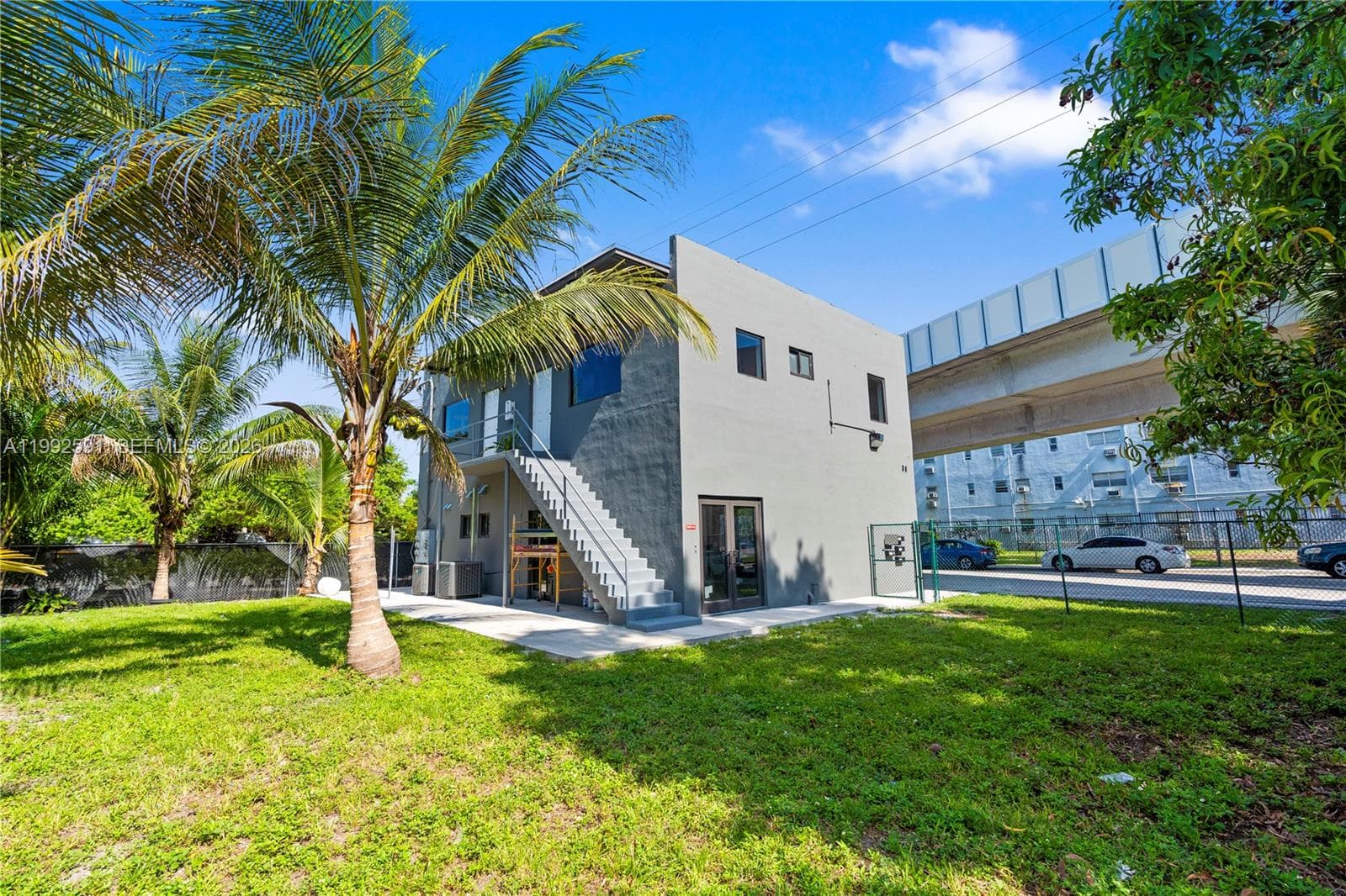 212 NW 11th St, Miami FL 33136 — 18