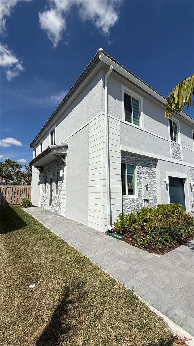 679 SE 13th St Cir, Homestead FL 33034 — 12