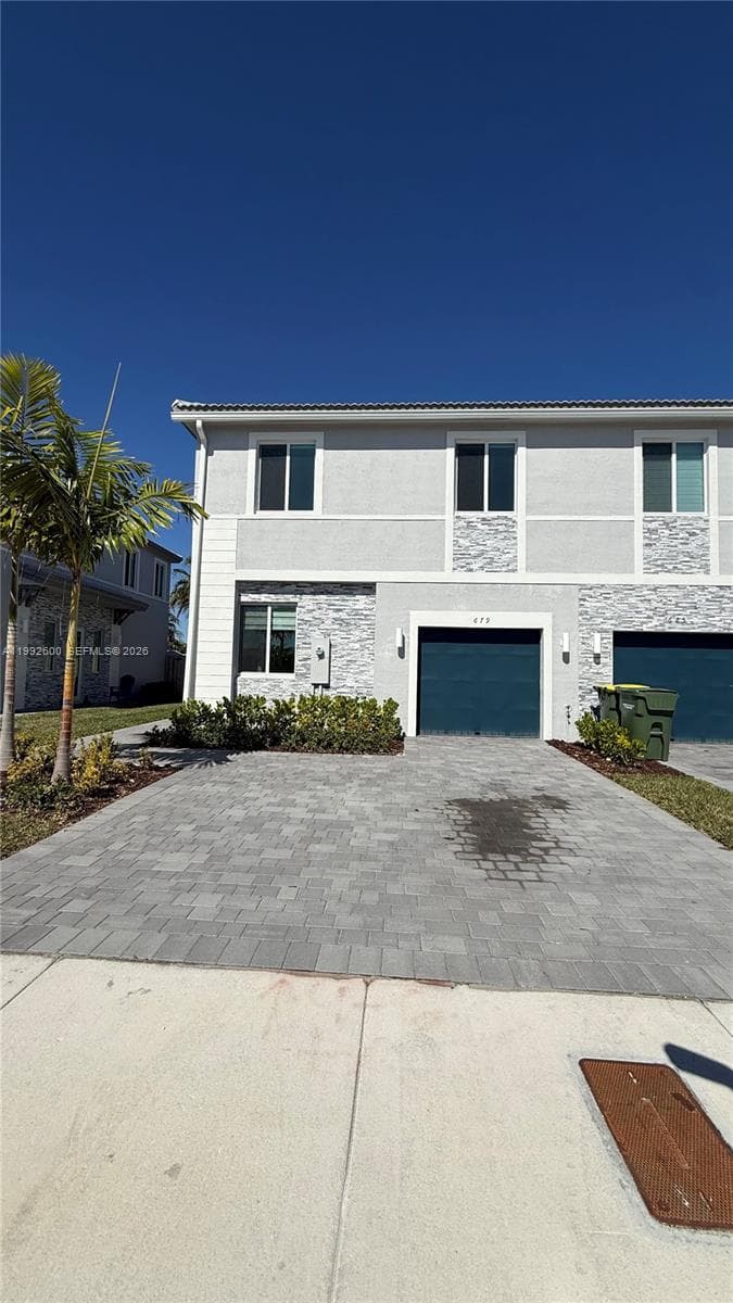 679 SE 13th St Cir, Homestead FL 33034 — 1