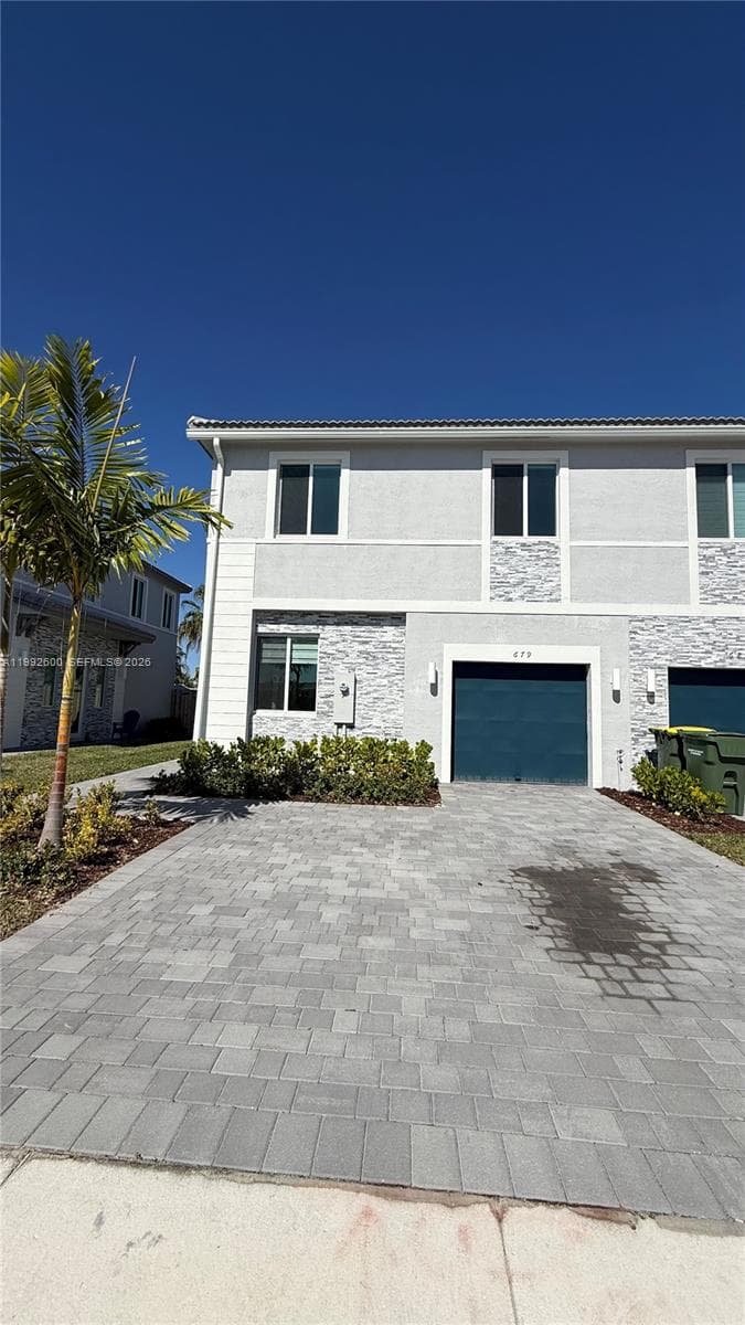 679 SE 13th St Cir, Homestead FL 33034 — 5